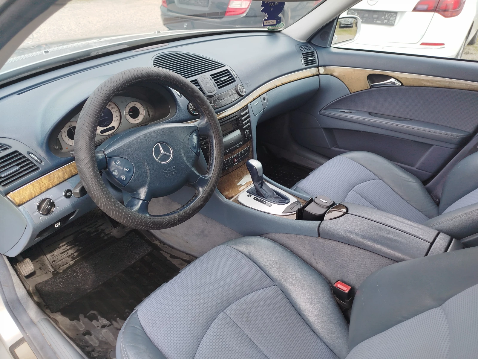 Mercedes-Benz E 220 220cdi-Автоматик, снимка 8 - Автомобили и джипове - 54000032