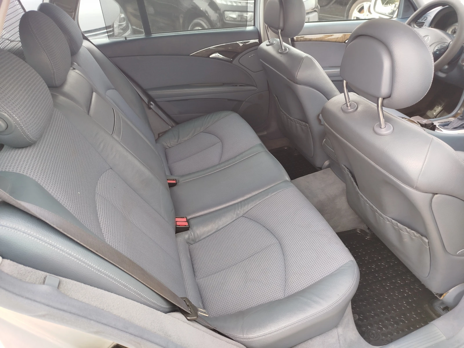 Mercedes-Benz E 220 220cdi-Автоматик, снимка 11 - Автомобили и джипове - 54000032