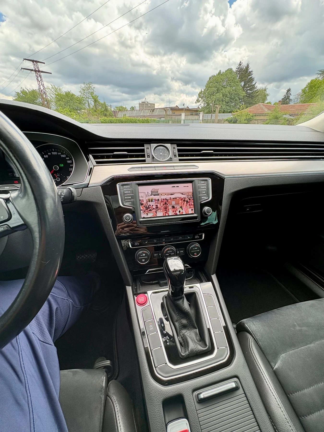 VW Passat Panorama, Full led, Apple car play , снимка 13 - Автомобили и джипове - 54584440
