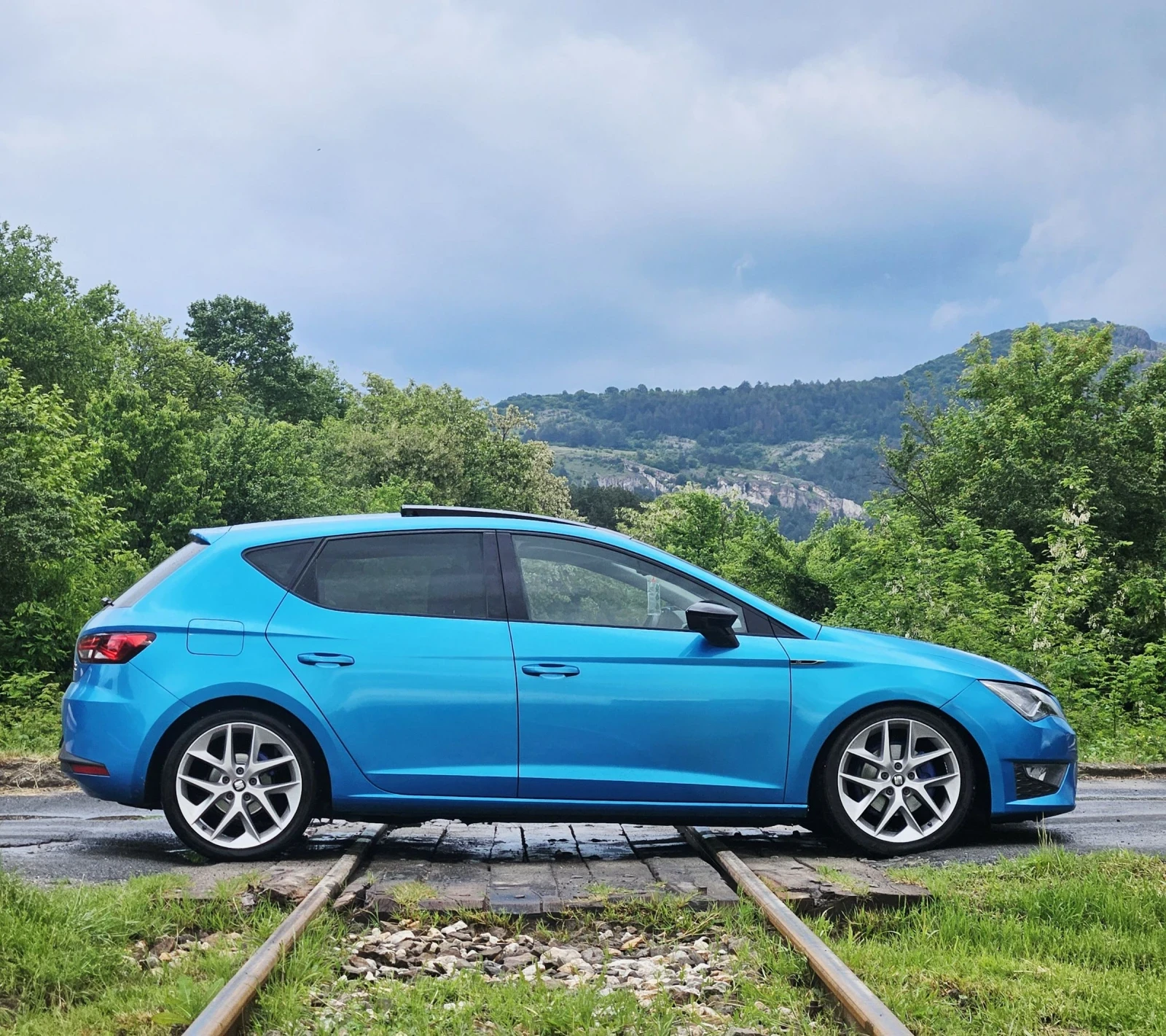 Seat Leon 2.0 TDI FR Panorama LED, снимка 2 - Автомобили и джипове - 54779121