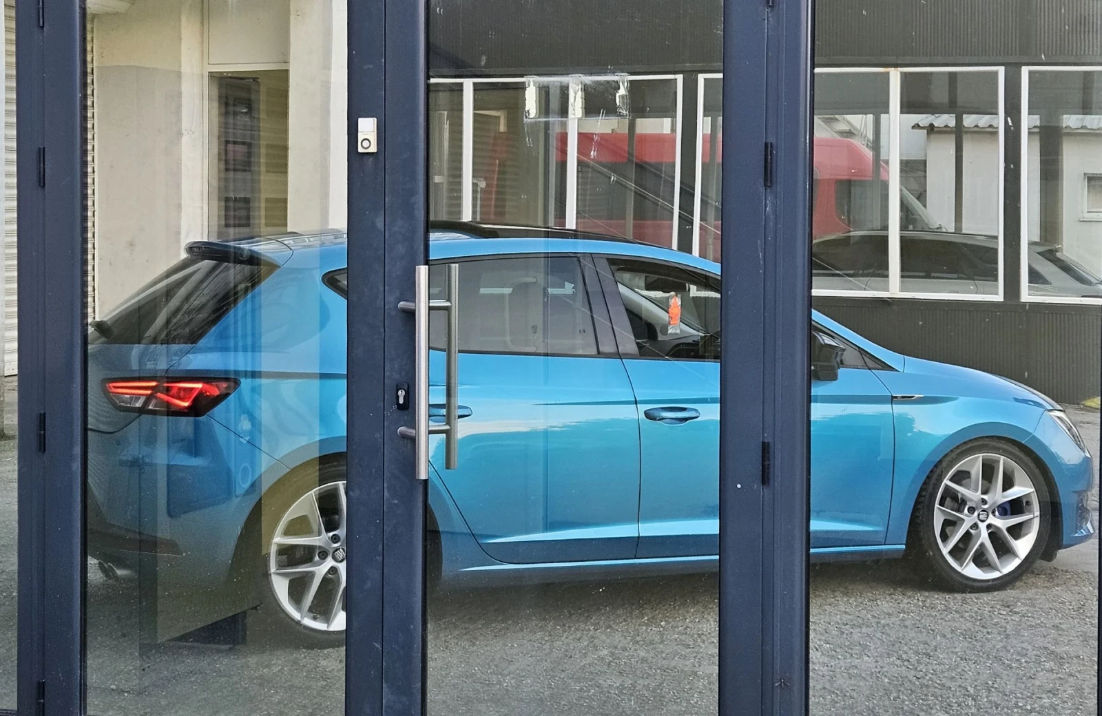 Seat Leon 2.0 TDI FR Panorama LED, снимка 4 - Автомобили и джипове - 54779121