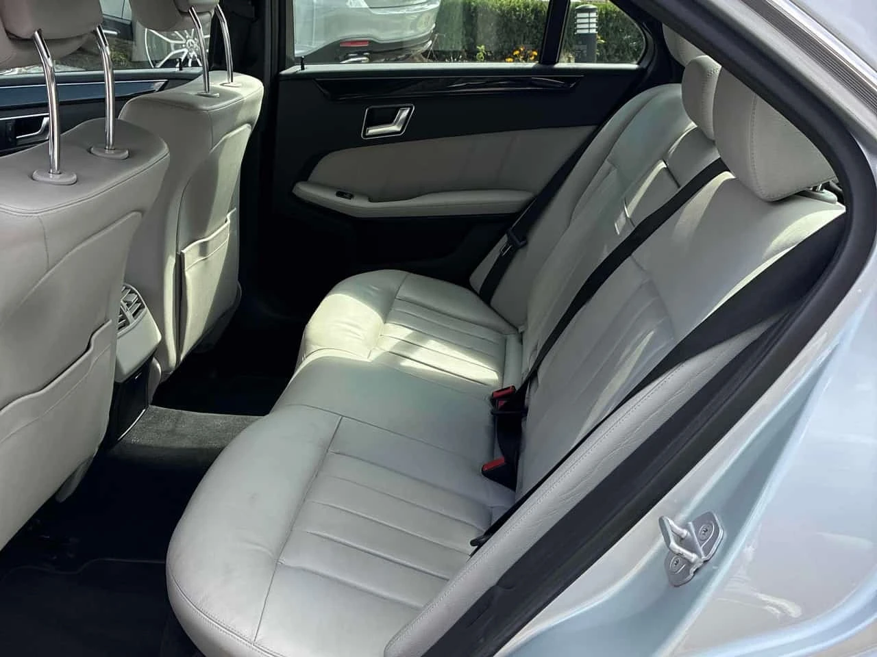 Mercedes-Benz E 350 * CARFAX * ОТ ПРЕДСТАВИТЕЛСТВО НА МЕРЦЕДЕС * , снимка 11 - Автомобили и джипове - 55776522
