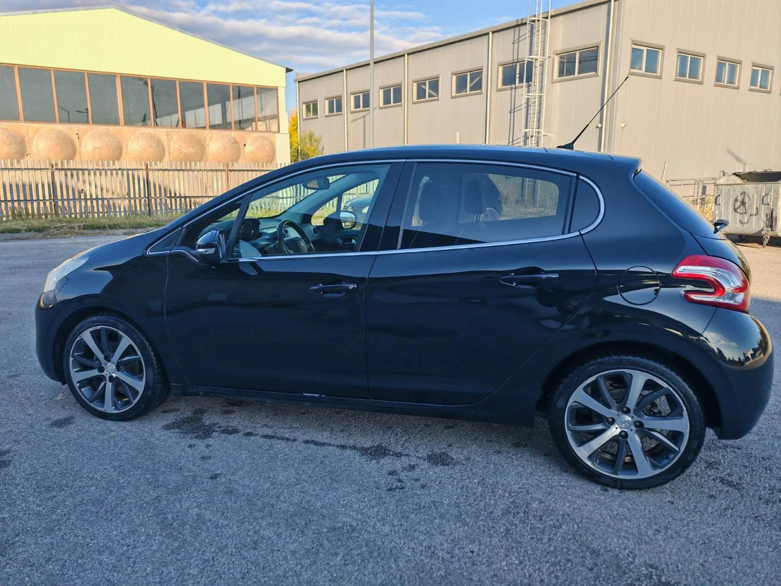 Peugeot 208 1.6 , снимка 6 - Автомобили и джипове - 56550376