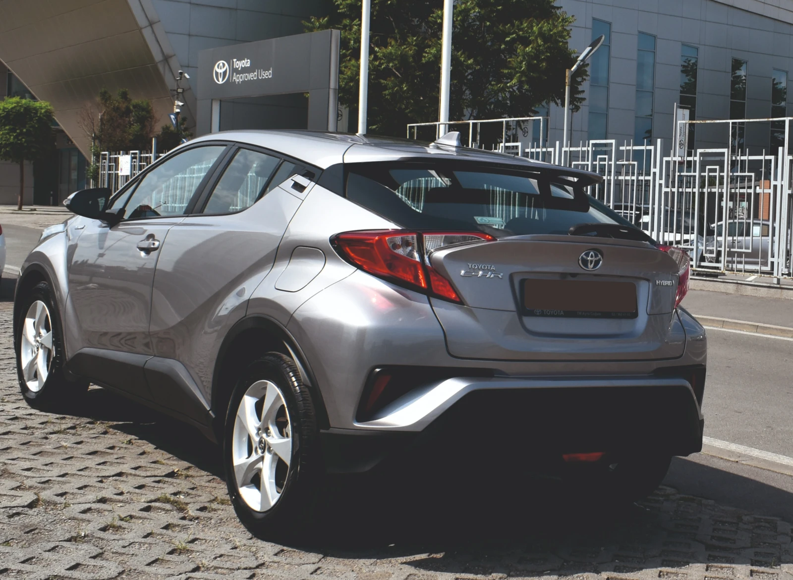 Toyota C-HR Hybrid/Benzin Първи собственик, като нова - изображение 2