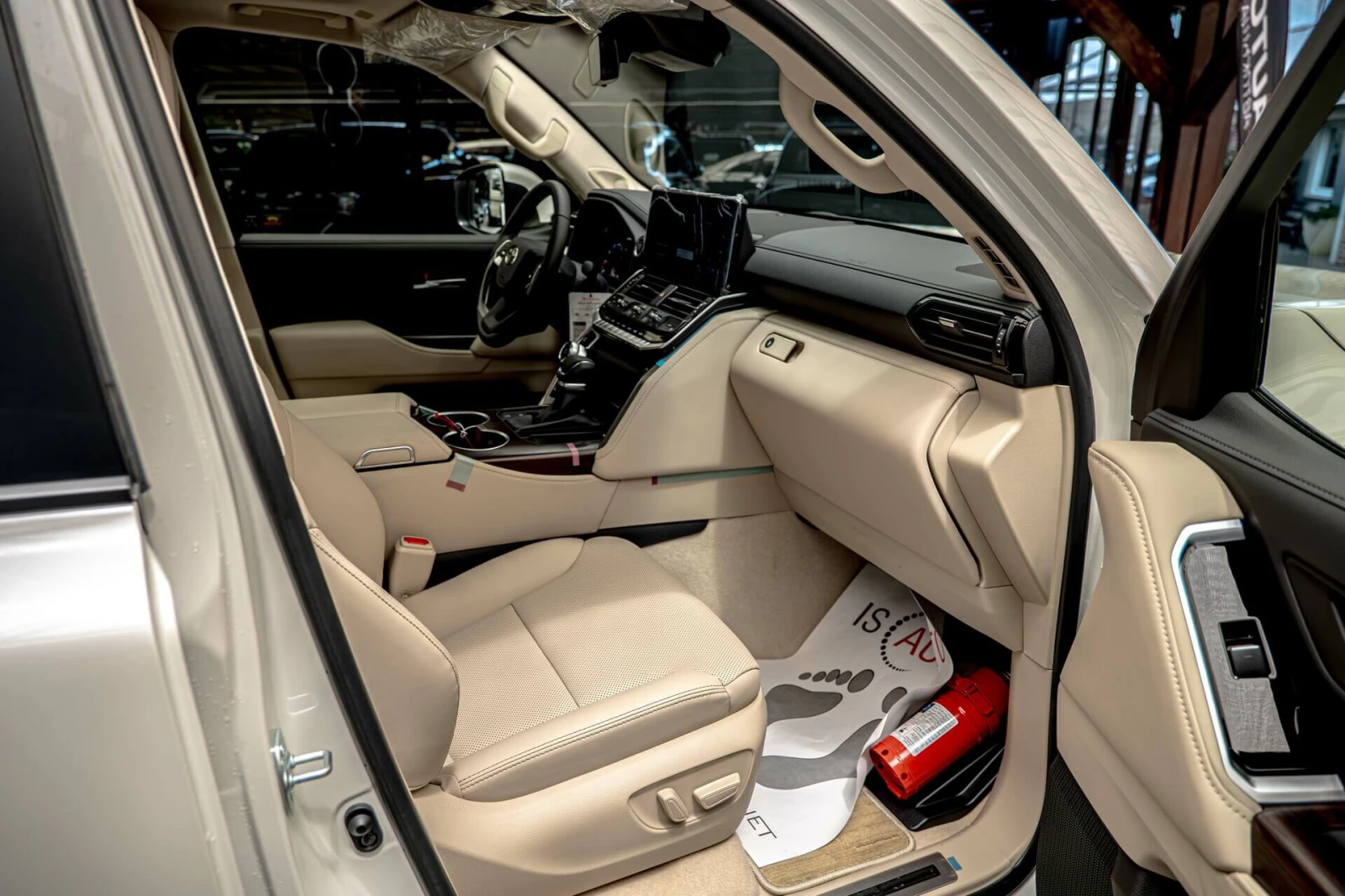 Toyota Land cruiser 300 3.5BiTurbo/Камера/Обдухване/JBL/RSE/Чисто нов , снимка 15 - Автомобили и джипове - 54717970