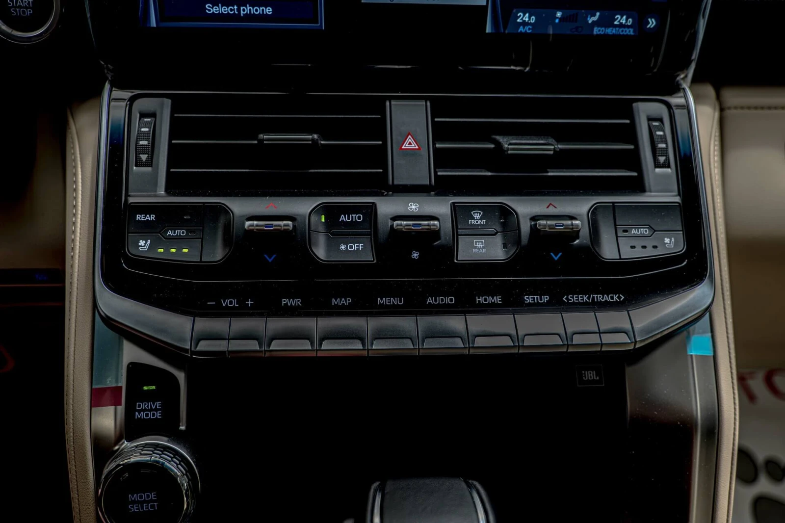 Toyota Land cruiser 300 3.5BiTurbo/Камера/Обдухване/JBL/RSE/Чисто нов , снимка 11 - Автомобили и джипове - 54717970