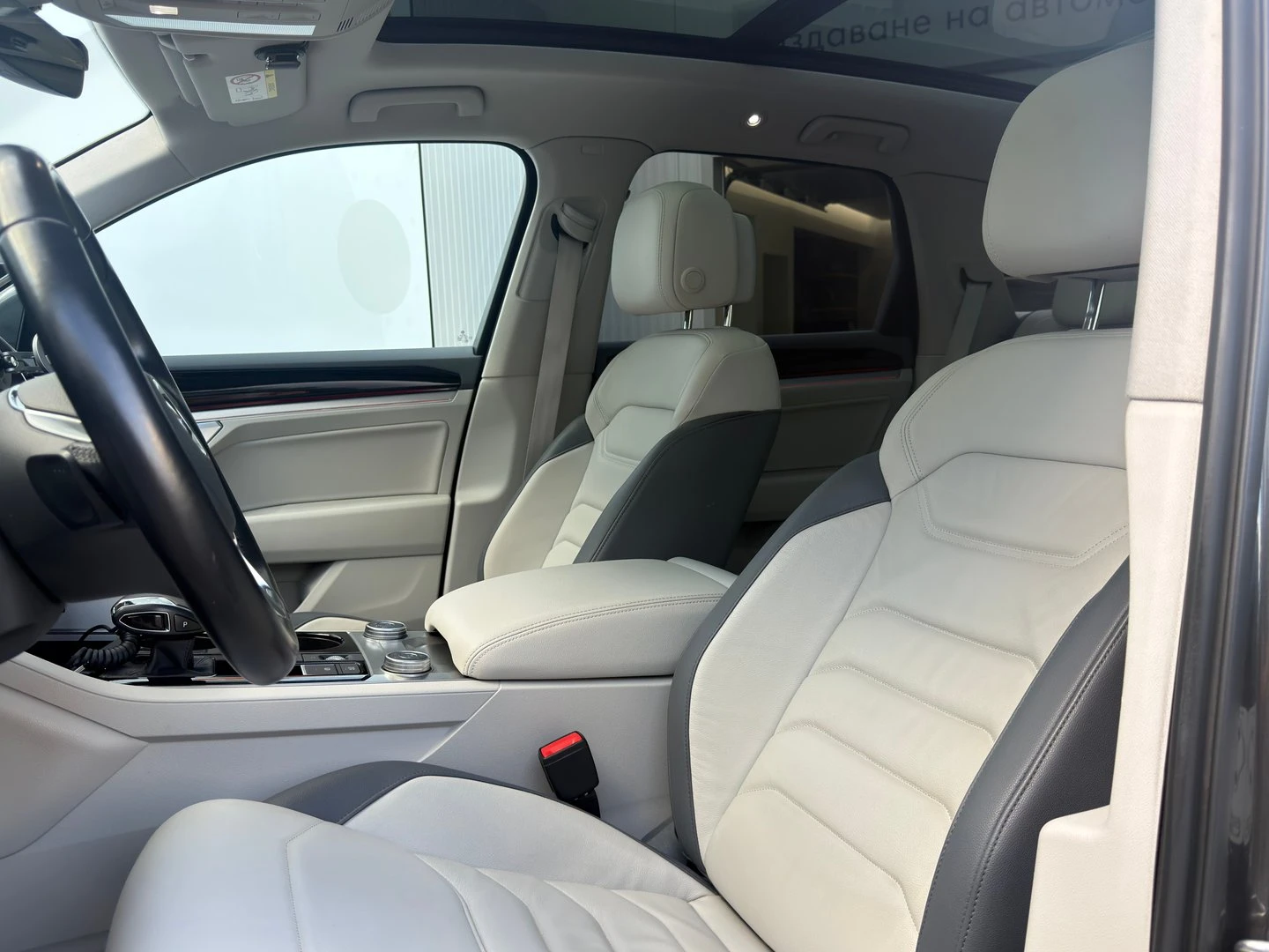 VW Touareg, снимка 6 - Автомобили и джипове - 56536424