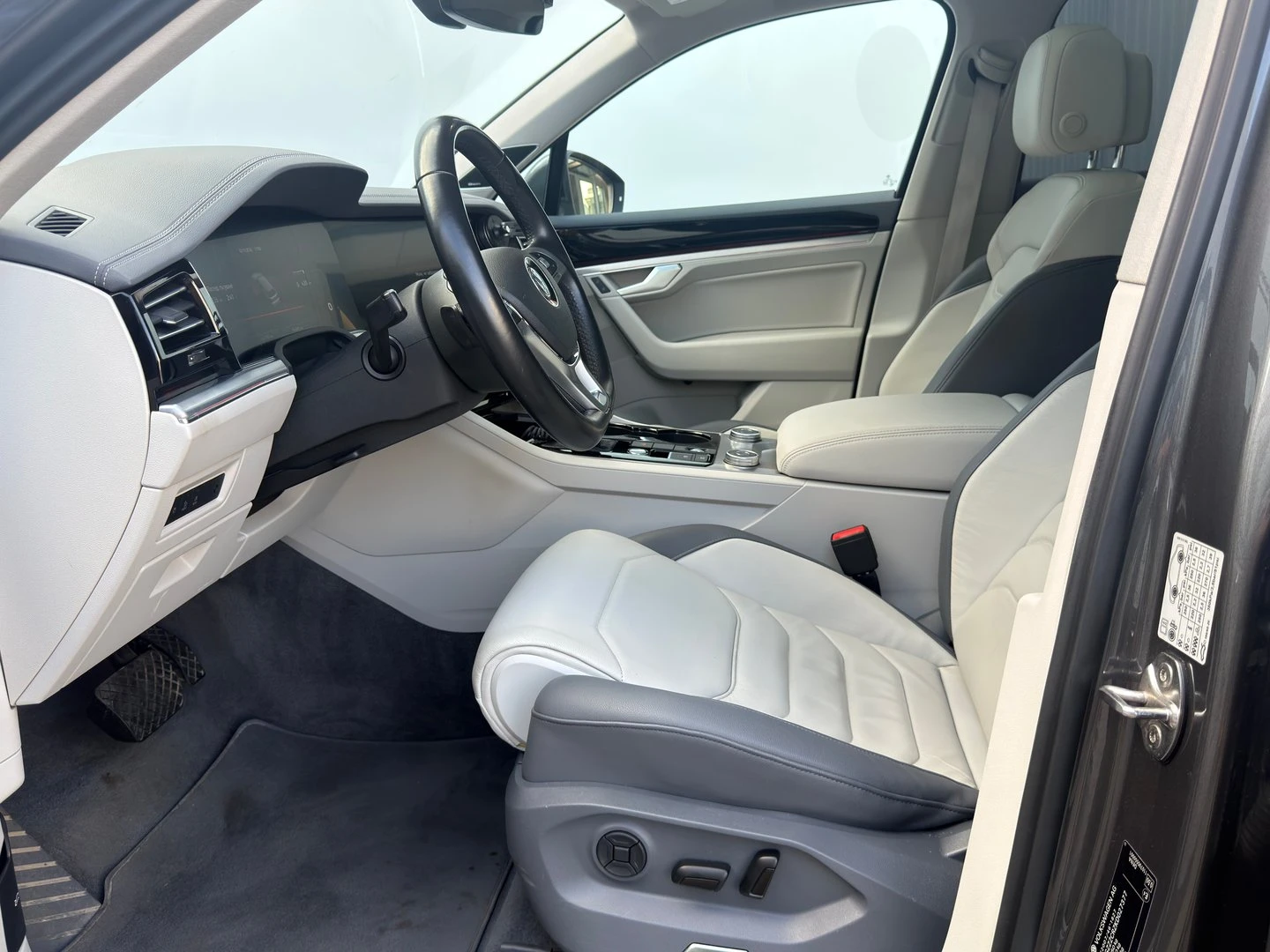 VW Touareg, снимка 7 - Автомобили и джипове - 56536424