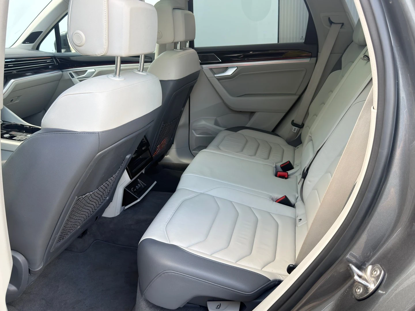 VW Touareg, снимка 8 - Автомобили и джипове - 56536424