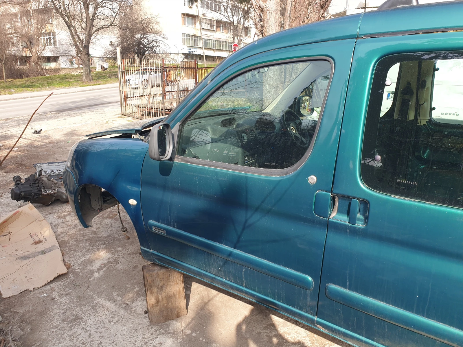 Peugeot Partner Citroen Berlingo лява врата предна цвят KRZD