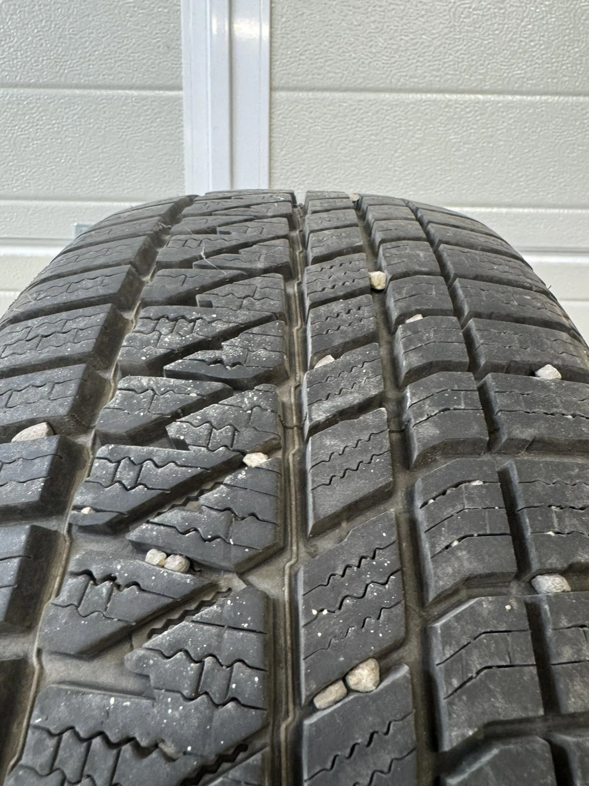 Гуми Зимни 225/55R18, снимка 3 - Гуми и джанти - 54554548