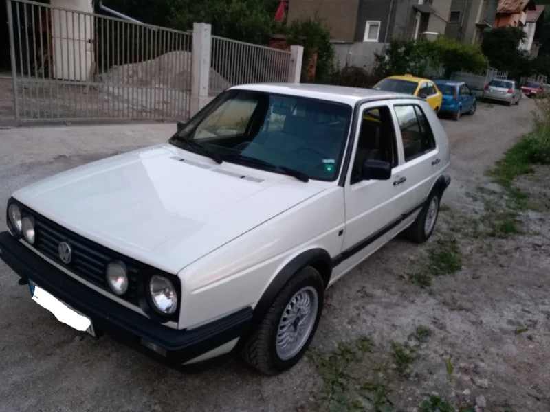 VW Golf 1.6 TDI, снимка 2 - Автомобили и джипове - 47078037