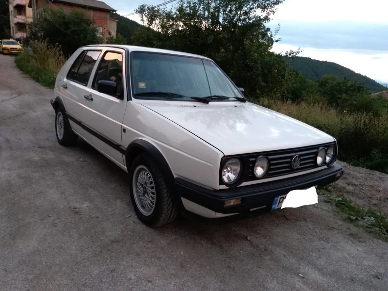 VW Golf 1.6 TDI, снимка 3 - Автомобили и джипове - 47078037