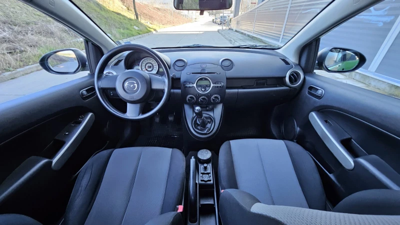 Mazda 2 1.4i, снимка 10 - Автомобили и джипове - 48849738