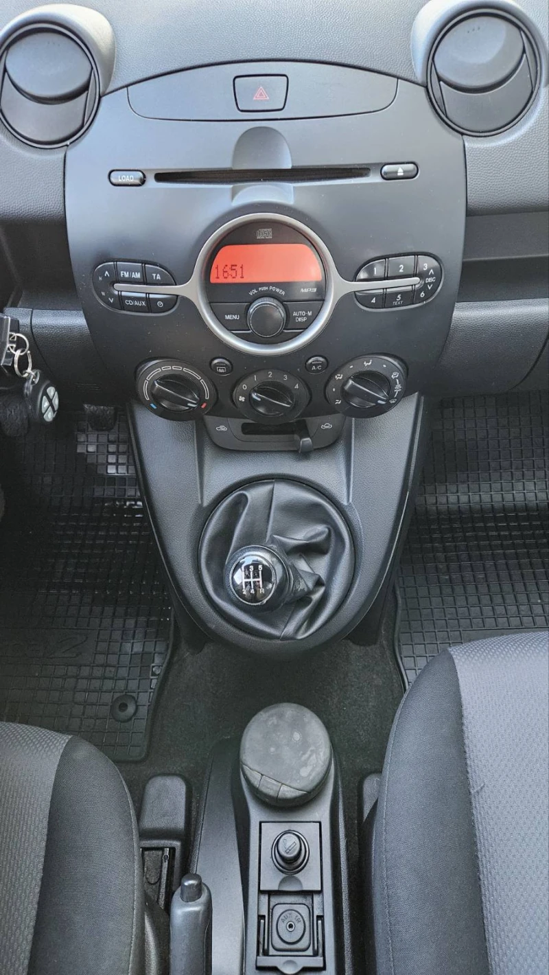 Mazda 2 1.4i, снимка 16 - Автомобили и джипове - 48849738