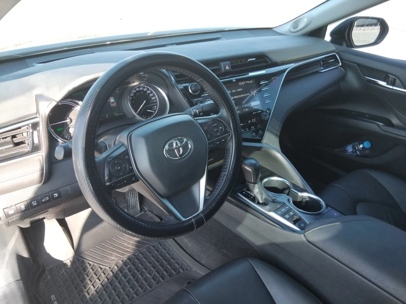 Toyota Camry 2.5 XLE Hybrid , снимка 11 - Автомобили и джипове - 49014174