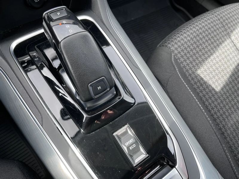Peugeot 308 PureTech 130 к.с ЕАТ8 43000 КМ, снимка 12 - Автомобили и джипове - 53458326
