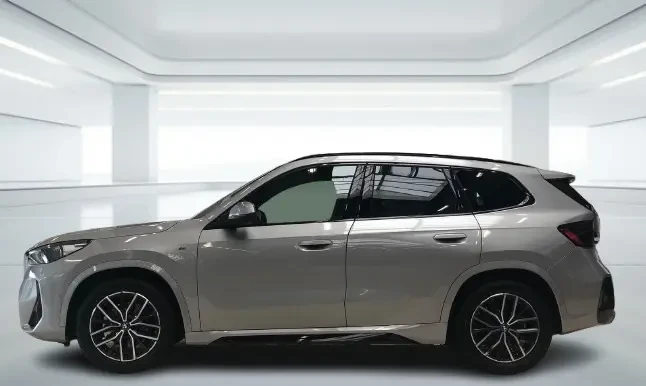 BMW iX1 eDrive20 = M-Sport = �������� | Mobile.bg � ����������� 4