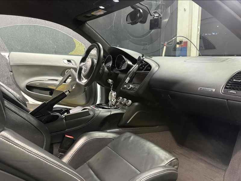 Audi R8 5.2 V10 Coupe| 525к.с.| ВКЛ.ТЕХНОТЕСТ, снимка 8 - Автомобили и джипове - 55626005