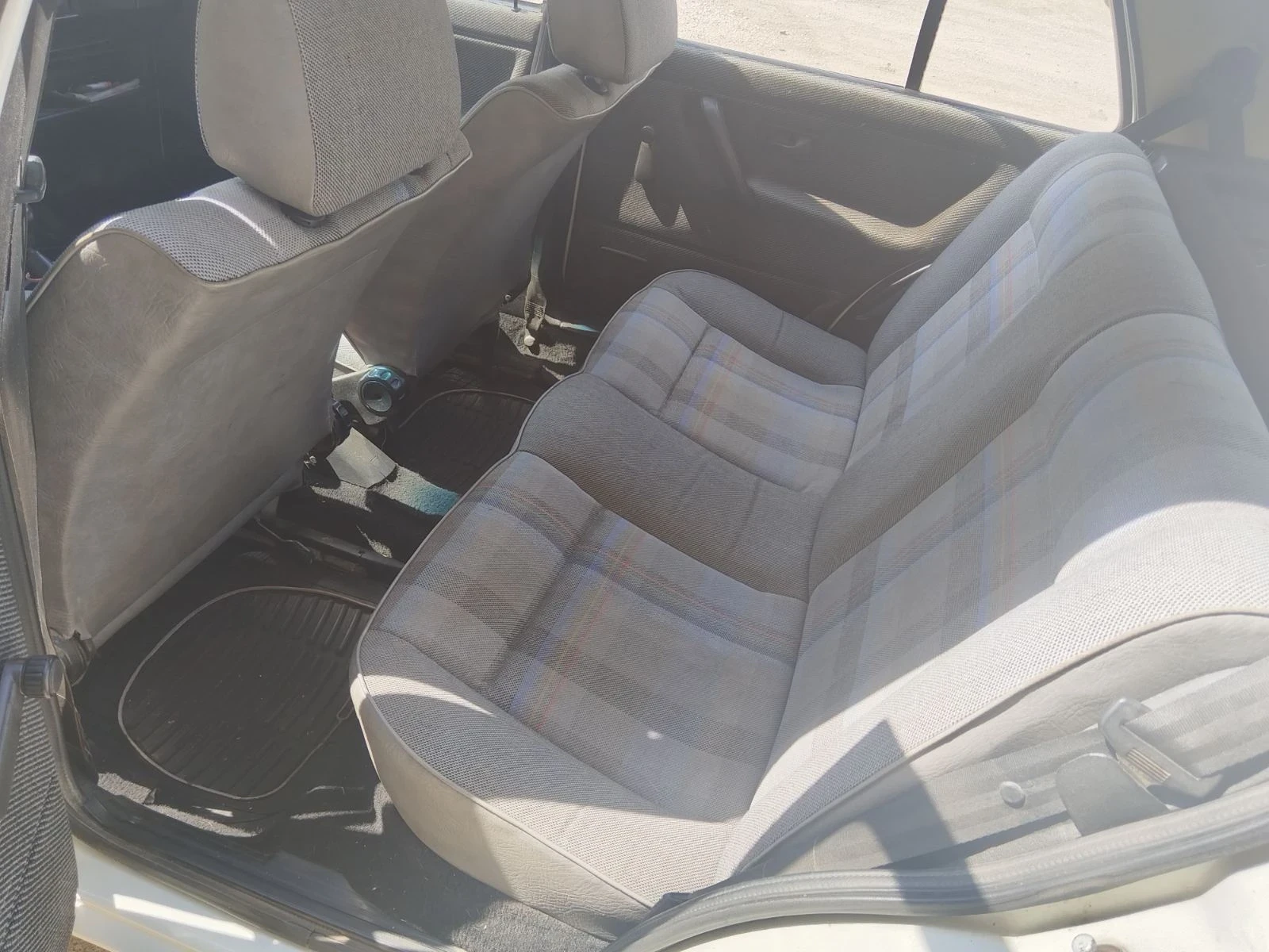 VW Golf 1.6 TDI, снимка 9 - Автомобили и джипове - 54714527