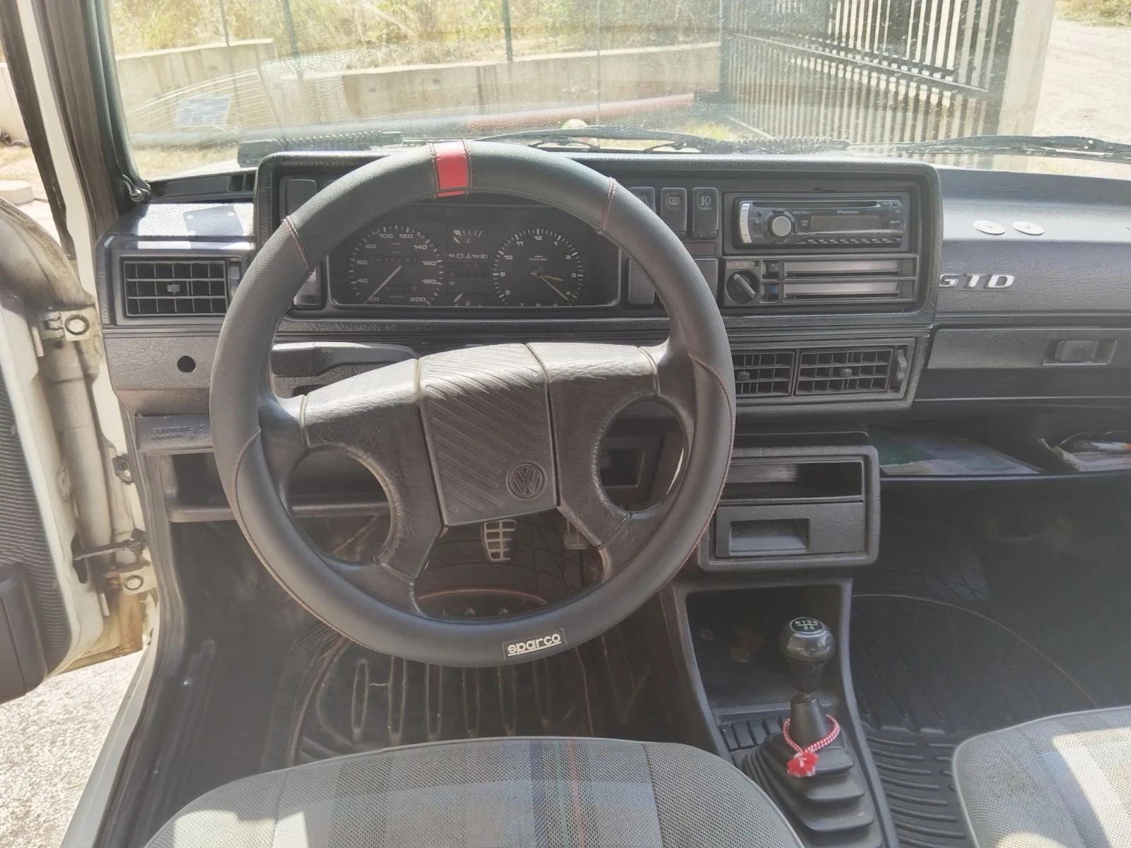 VW Golf 1.6 TDI, снимка 8 - Автомобили и джипове - 54714527