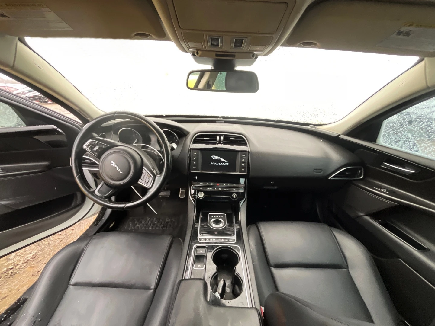 Jaguar XE 2.0/KEYLESS/ПОДГРЕВ/ШИБИДАХ - изображение 6