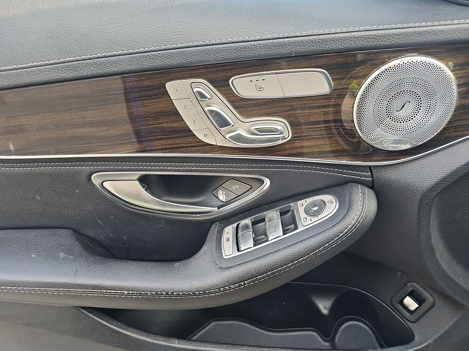 Mercedes-Benz C 300 BURMESTER* Подгрев* 9G-Tronic* LED* Камера* KeyGO* - изображение 7