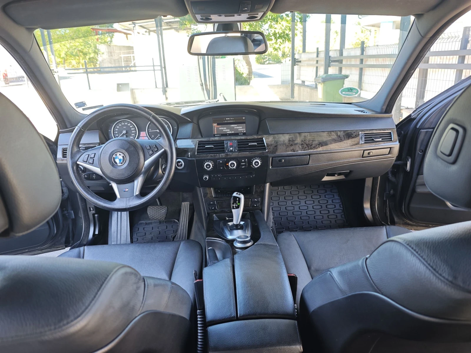 BMW 520 E61  black edition - изображение 9