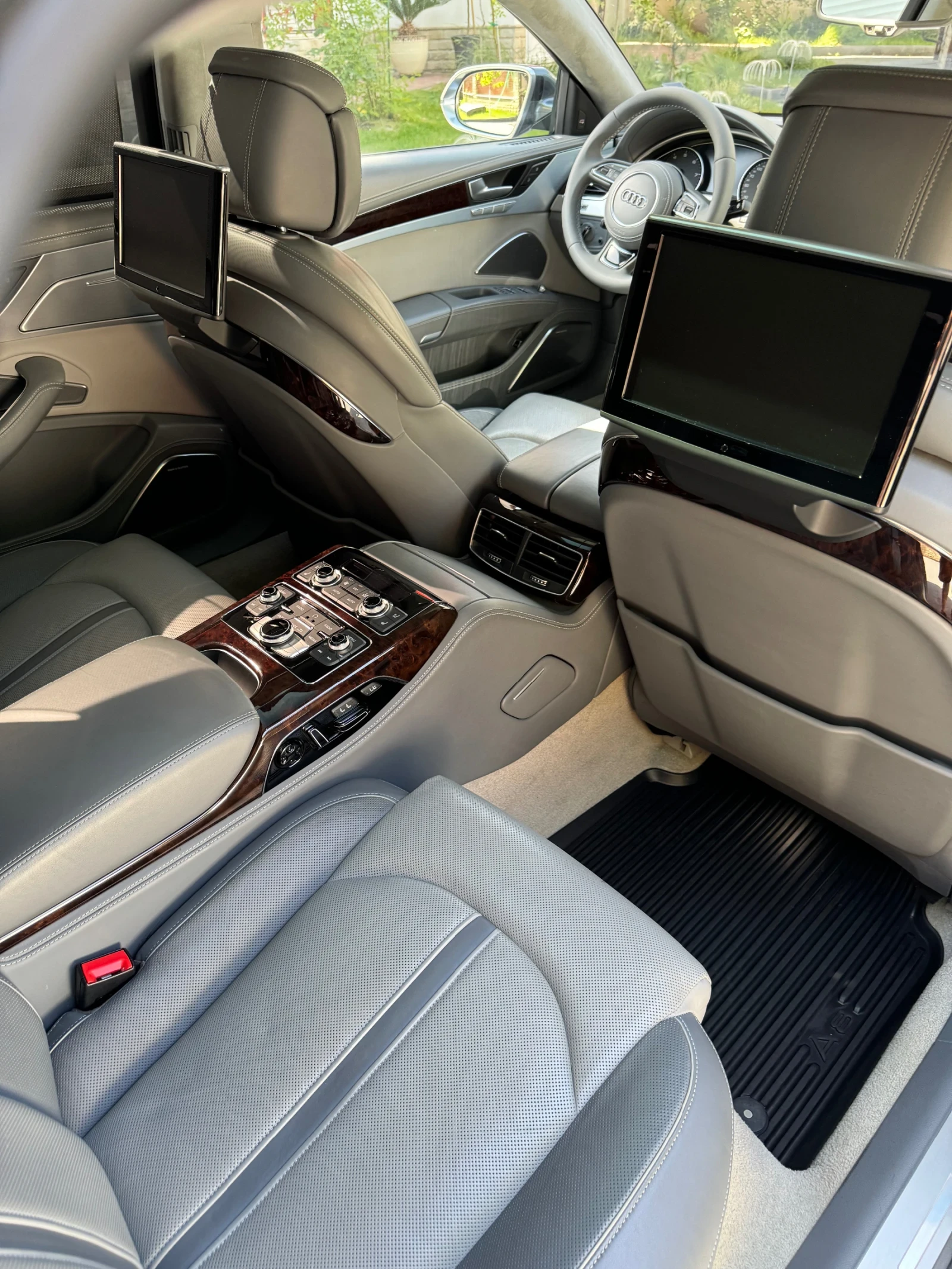 Audi A8 W12  - изображение 9