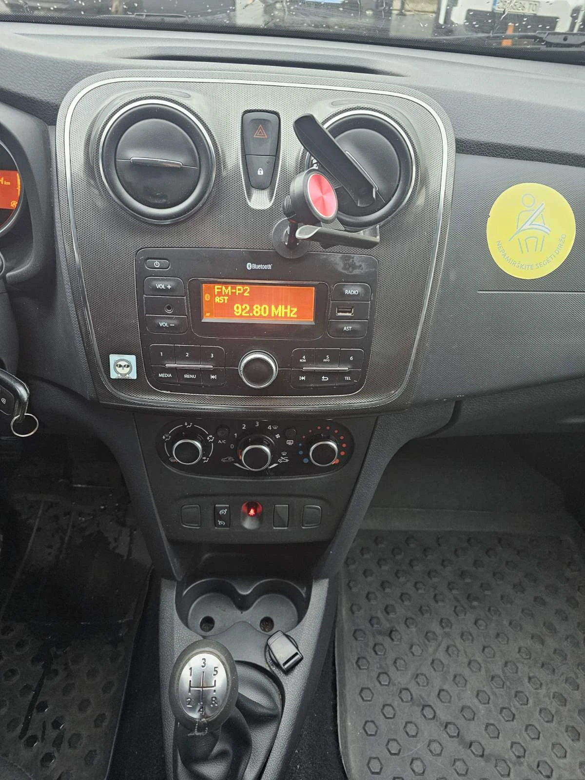 Dacia Sandero 0.9 Tce 90 к.с. бензин - изображение 9