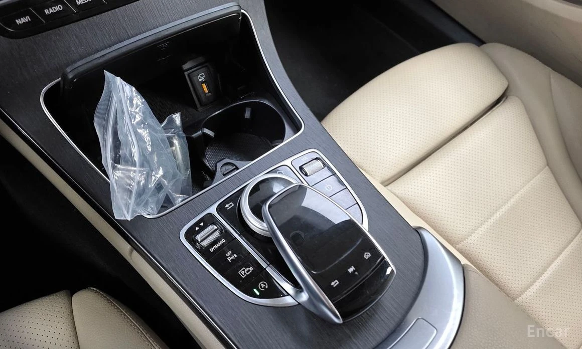 Mercedes-Benz C 220 d* AMG* FACELIFT* ПОДГРЕВ* КАМЕРА* ШИБИДАХ* КЕЙЛЕС, снимка 14 - Автомобили и джипове - 54009531