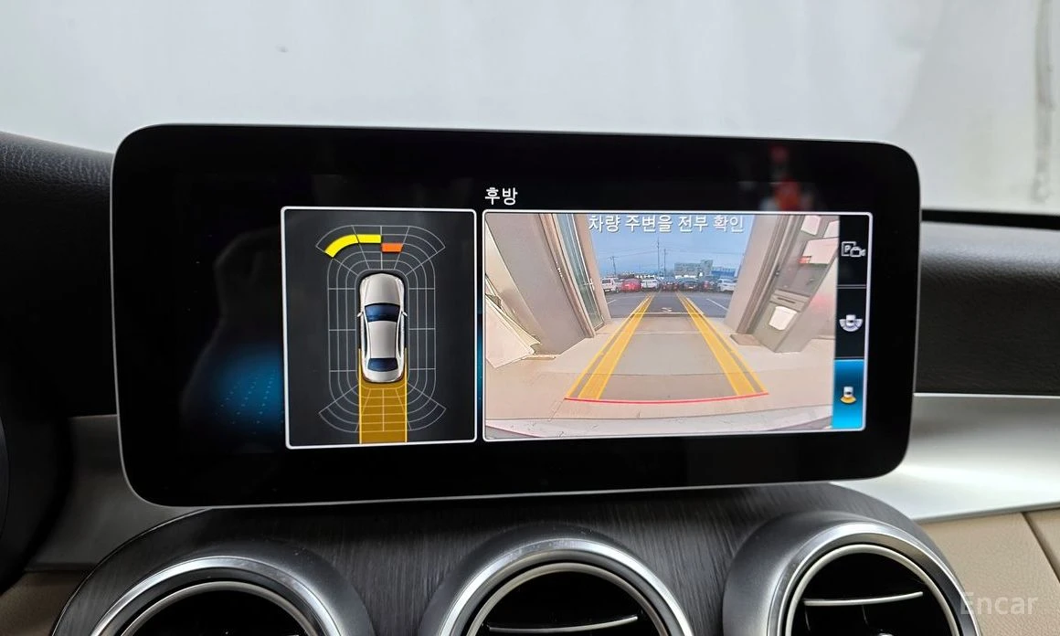 Mercedes-Benz C 220 d* AMG* FACELIFT* ПОДГРЕВ* КАМЕРА* ШИБИДАХ* КЕЙЛЕС, снимка 13 - Автомобили и джипове - 54009531