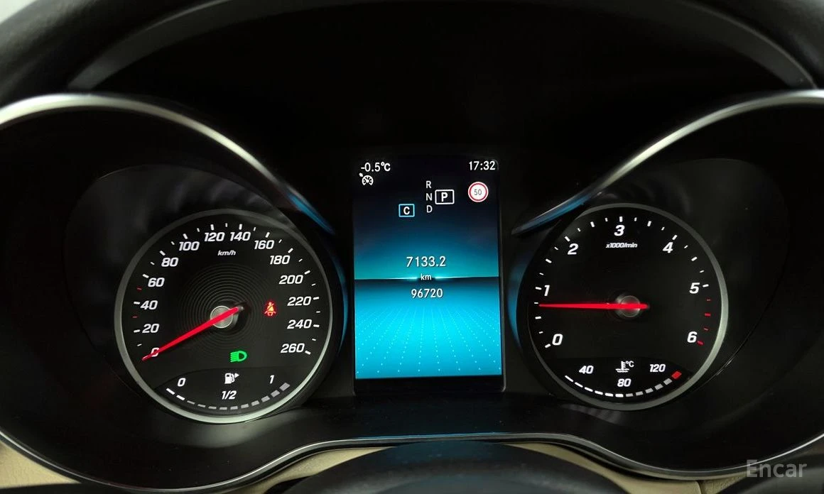 Mercedes-Benz C 220 d* AMG* FACELIFT* ПОДГРЕВ* КАМЕРА* ШИБИДАХ* КЕЙЛЕС, снимка 12 - Автомобили и джипове - 54009531