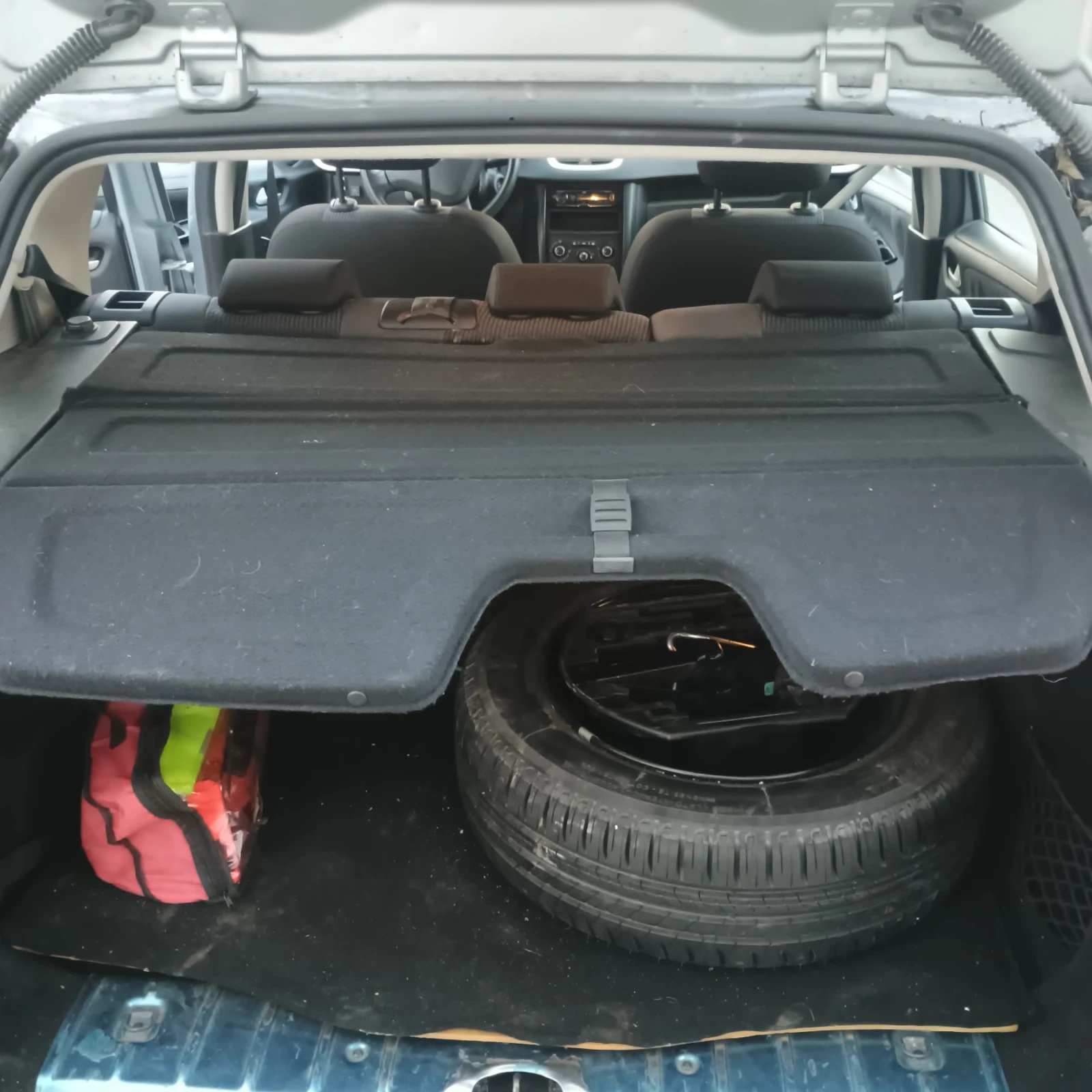 Peugeot 207 1.4 Бензин/Газ, снимка 2 - Автомобили и джипове - 54095549