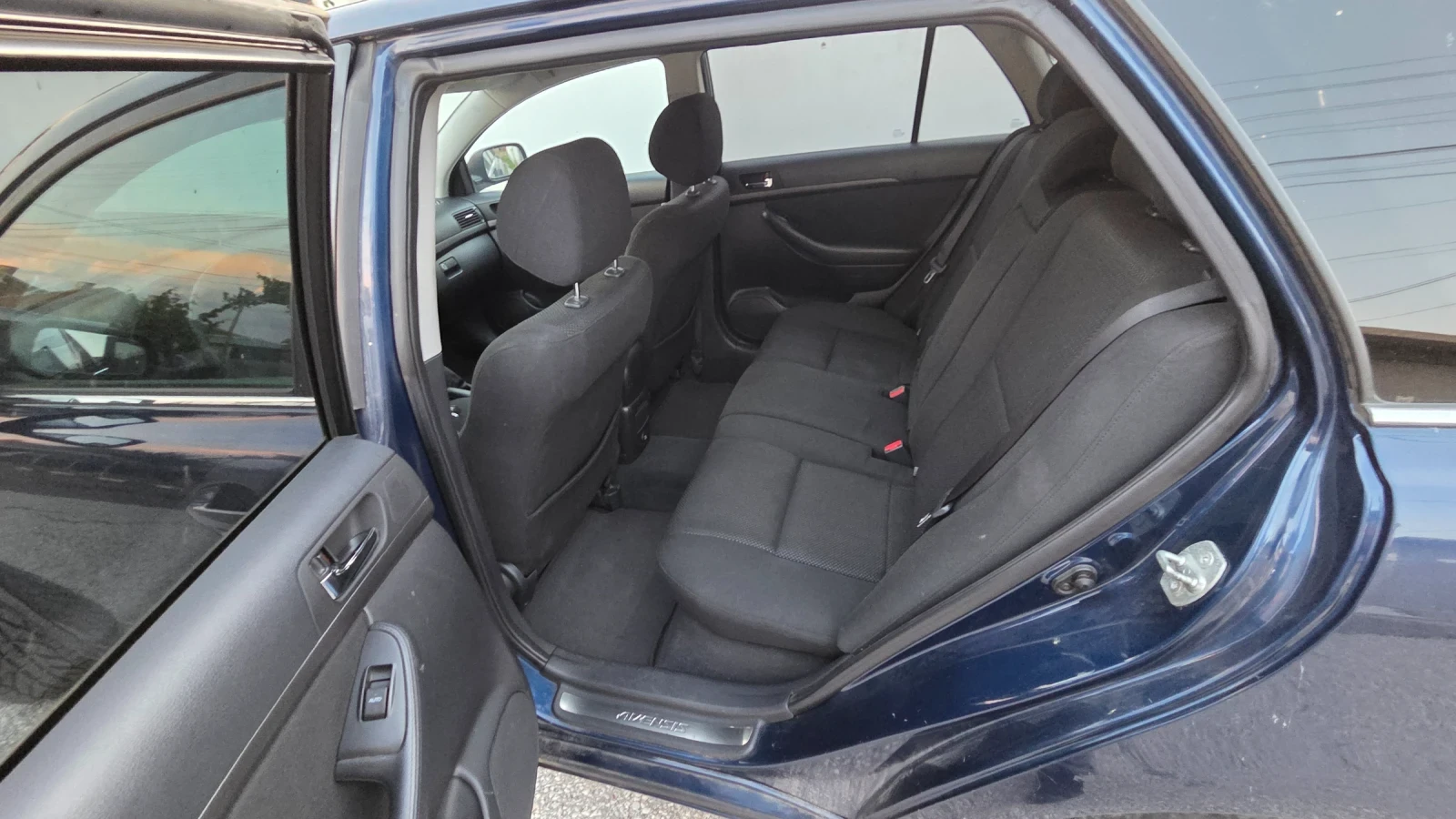 Toyota Avensis 2.2D 200hp 6ск, снимка 8 - Автомобили и джипове - 54911025