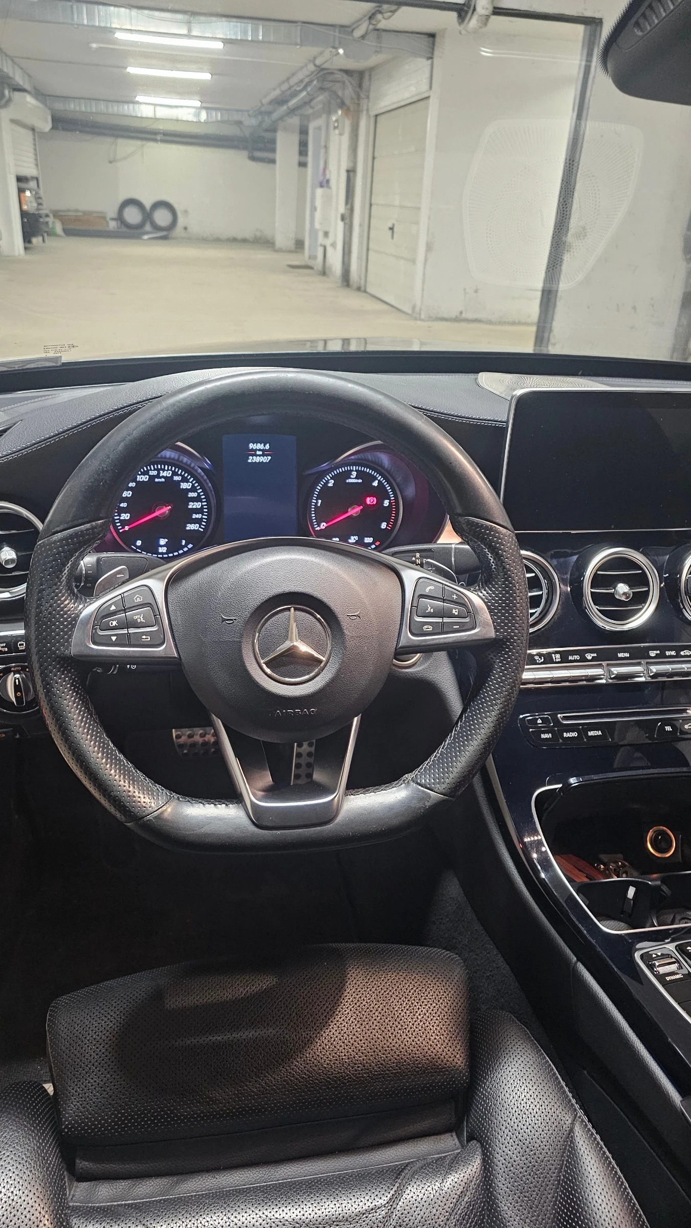 Mercedes-Benz C 250 4Matic AMG Distronic Plus Keyless 360 Camera , снимка 13 - Автомобили и джипове - 54914795