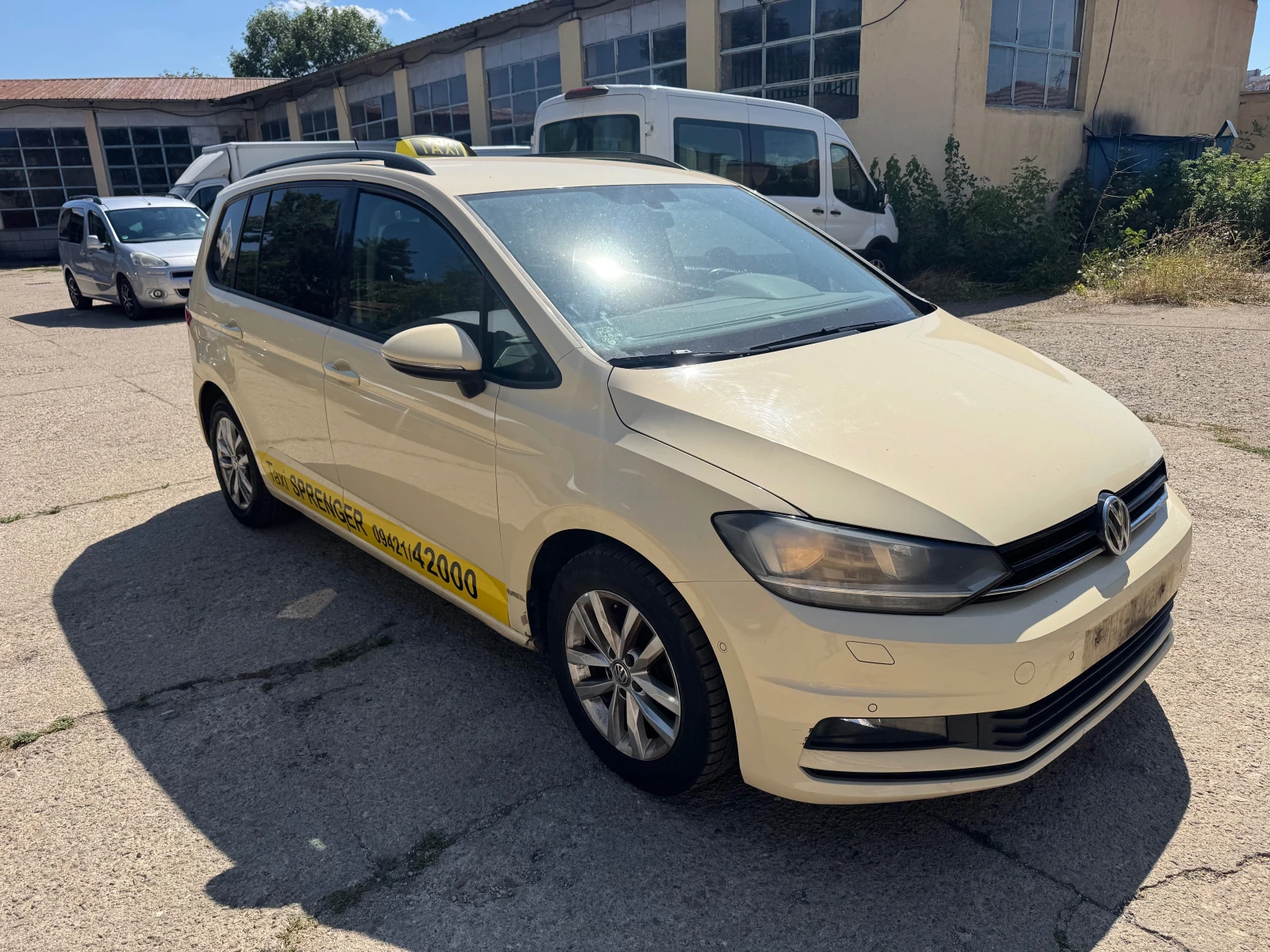 VW Touran 2.0TDI* 2019* FACElIFT* ТОП, снимка 3 - Автомобили и джипове - 55644731