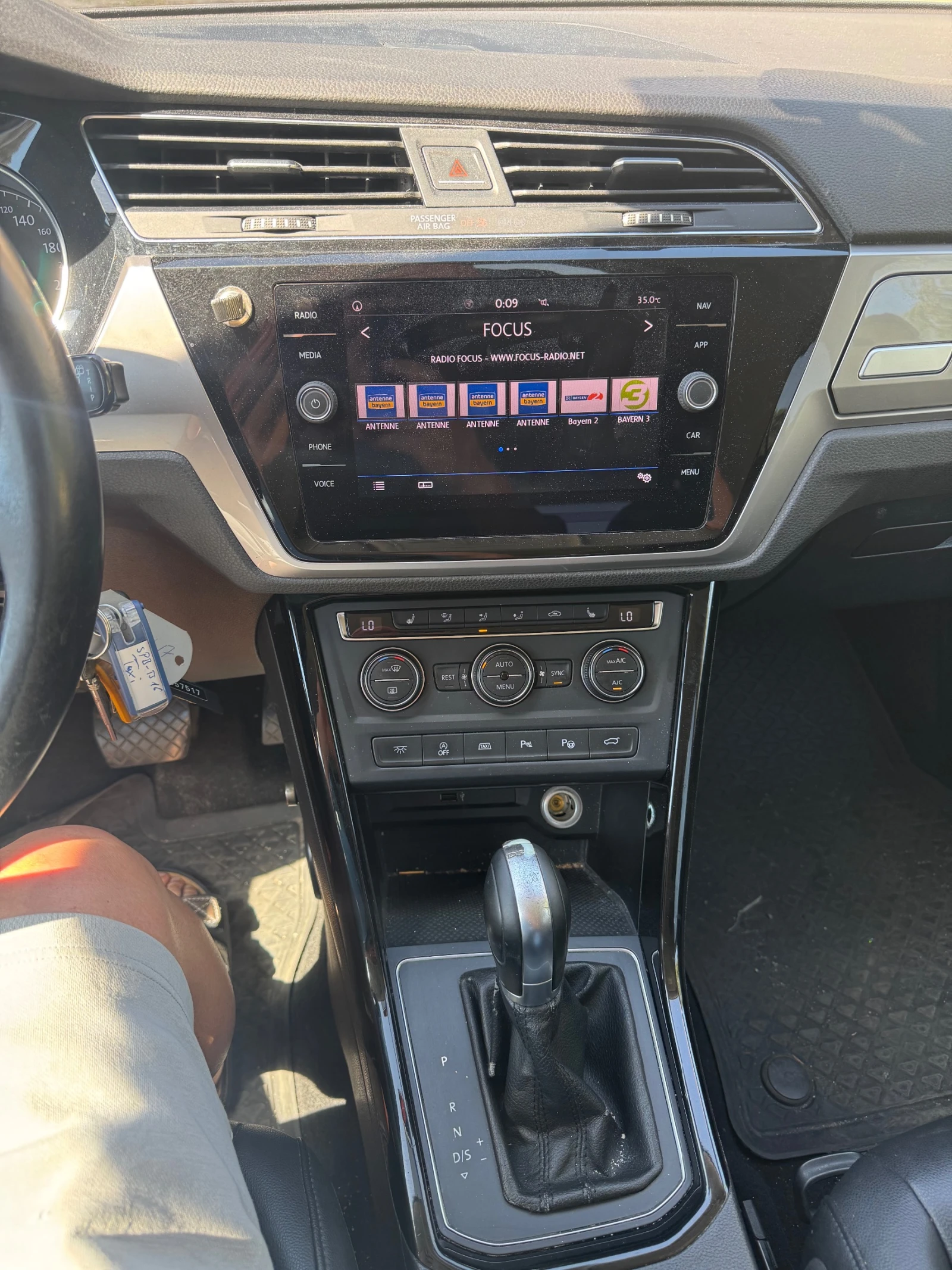 VW Touran 2.0TDI* 2019* FACElIFT* ТОП, снимка 12 - Автомобили и джипове - 55644731