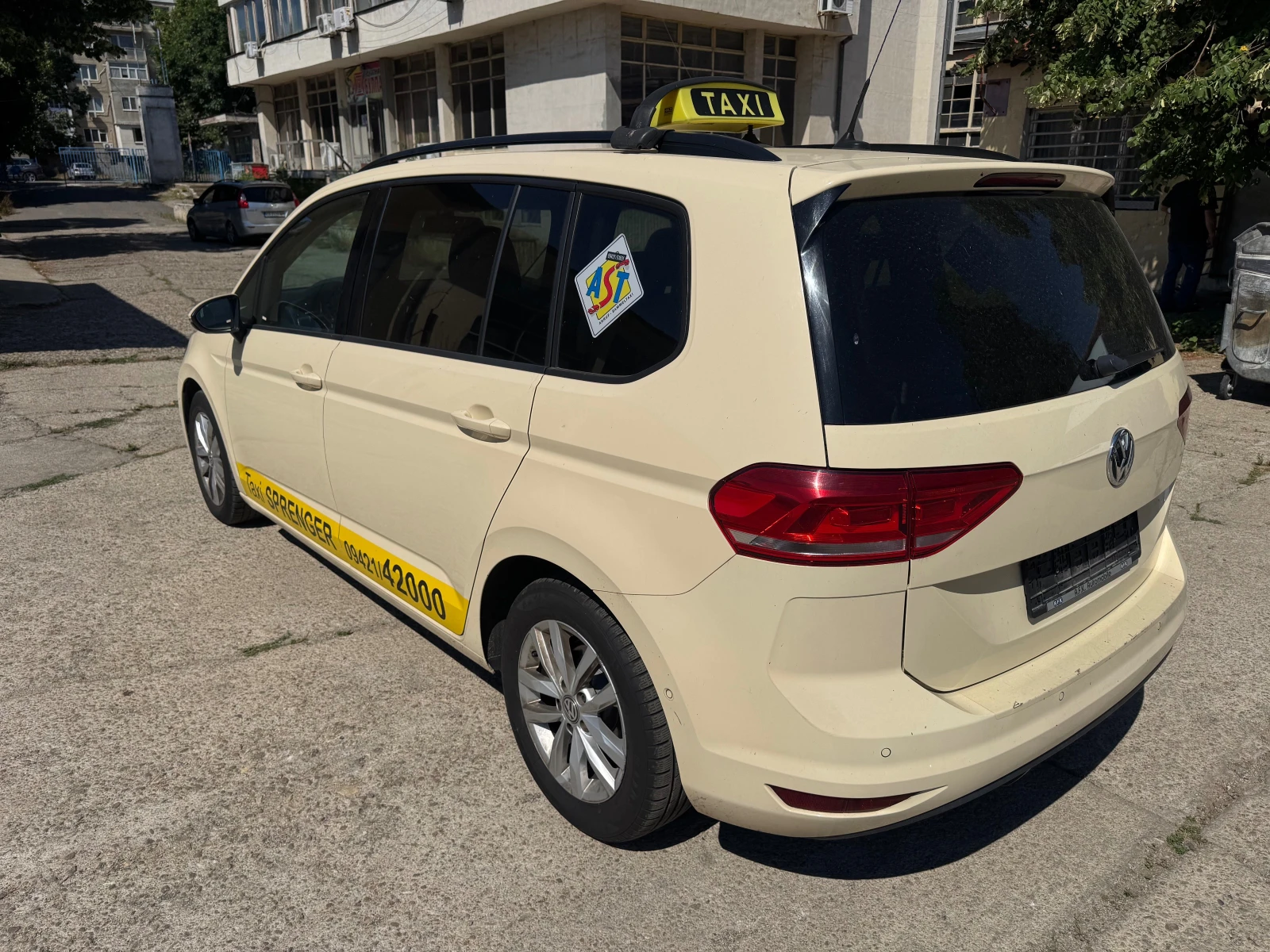 VW Touran 2.0TDI* 2019* FACElIFT* ТОП, снимка 5 - Автомобили и джипове - 55644731
