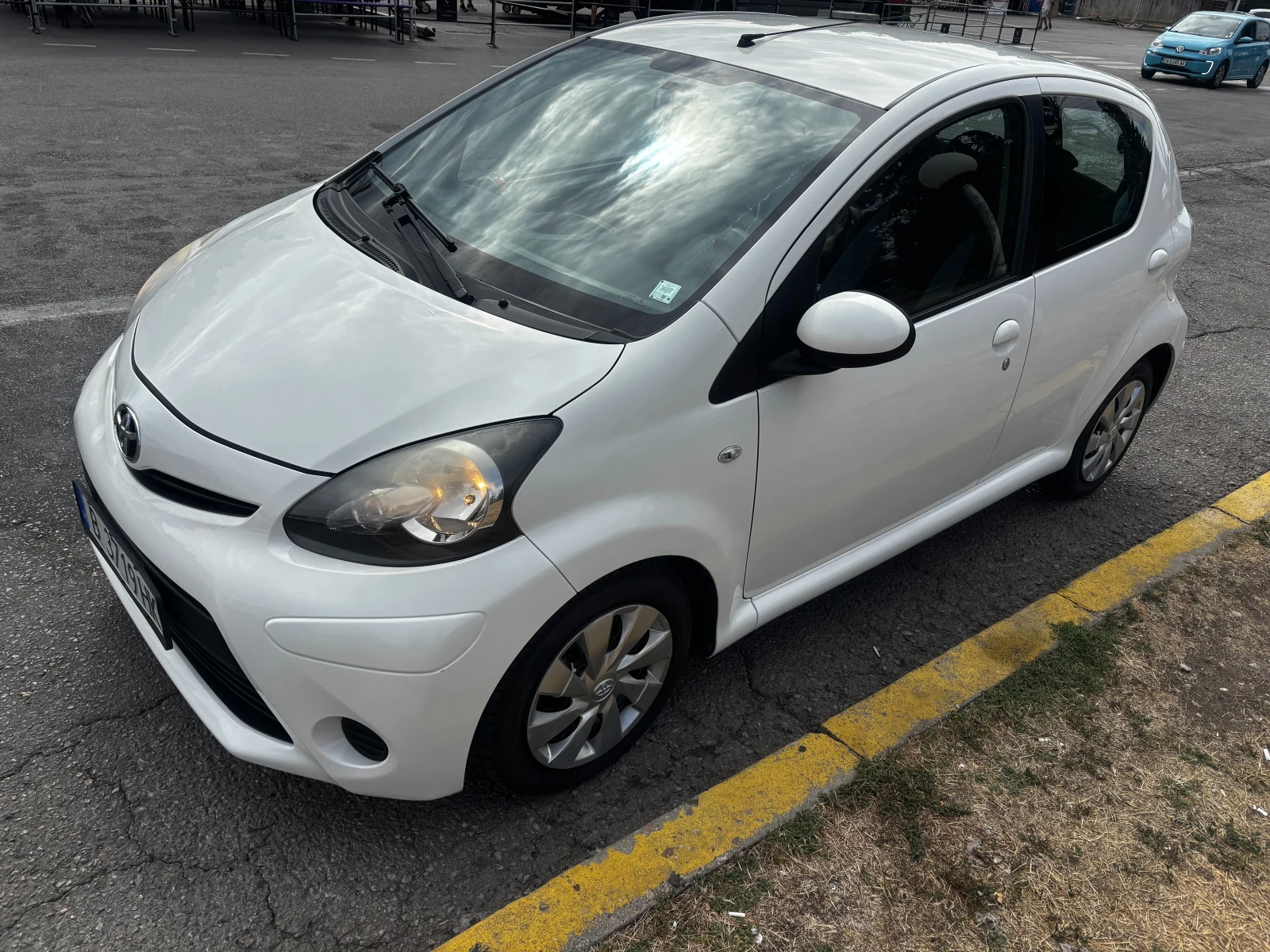 Toyota Aygo 1.0 ПЕРФЕКТНА, снимка 3 - Автомобили и джипове - 56085064