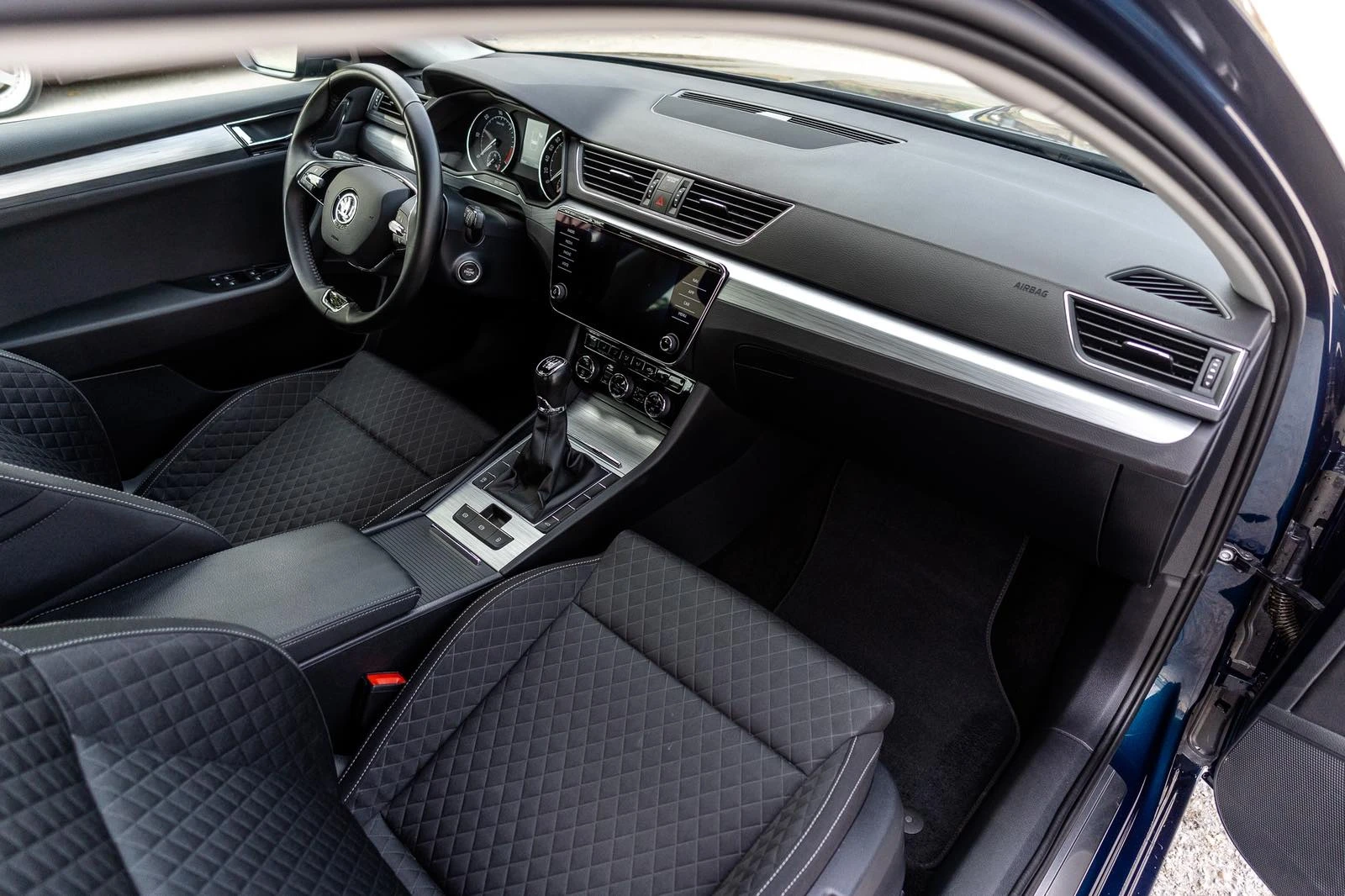 Skoda Superb, снимка 10 - Автомобили и джипове - 56144578