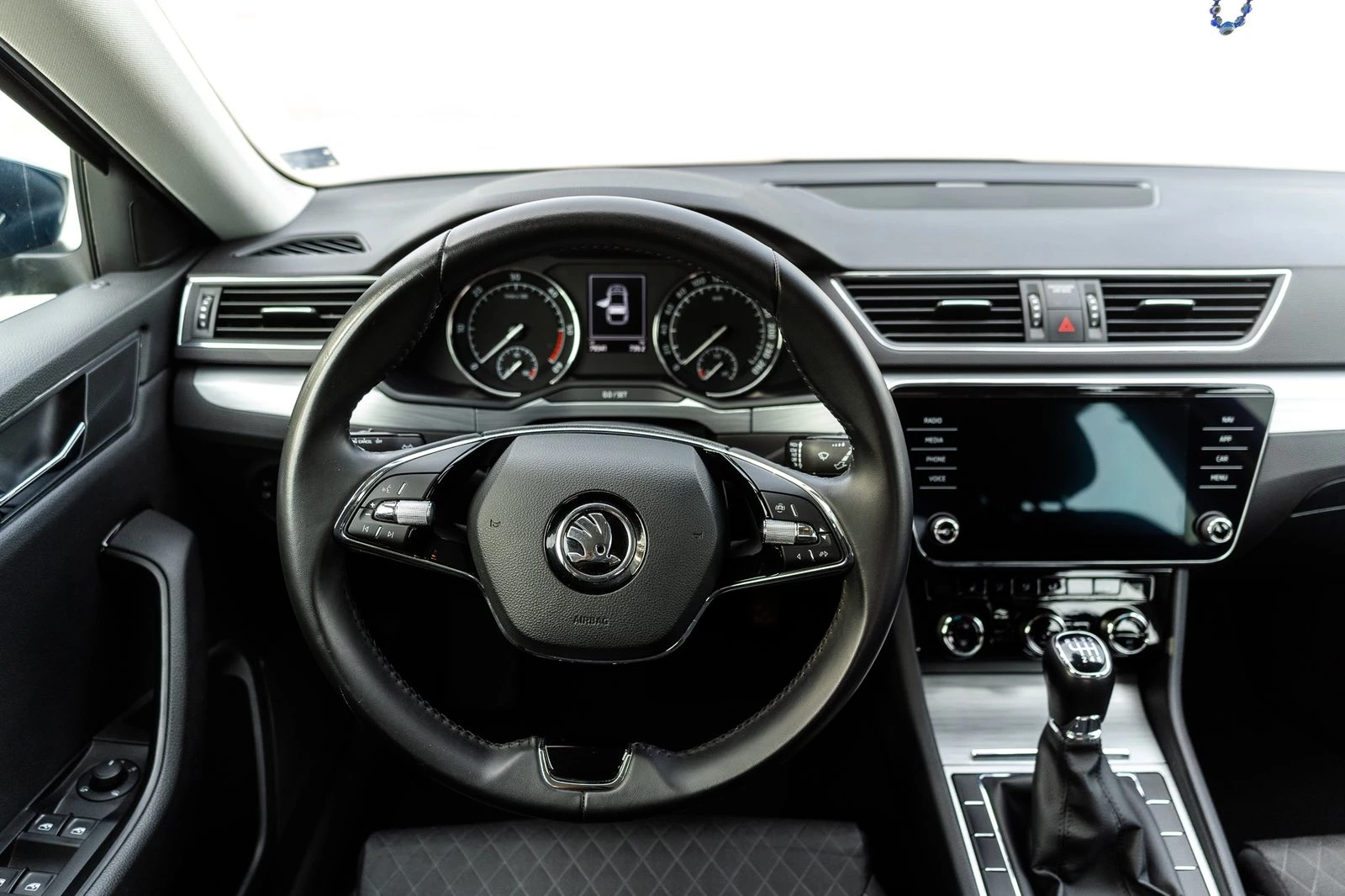 Skoda Superb, снимка 8 - Автомобили и джипове - 56144578