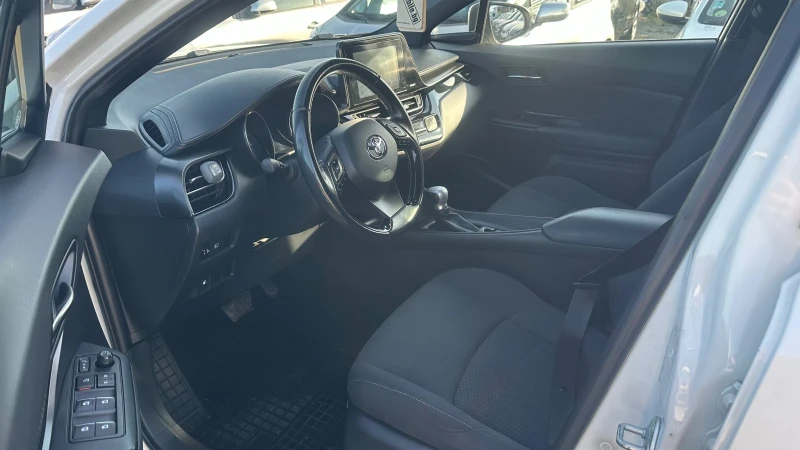 Toyota C-HR 1.8 , снимка 15 - Автомобили и джипове - 49885120