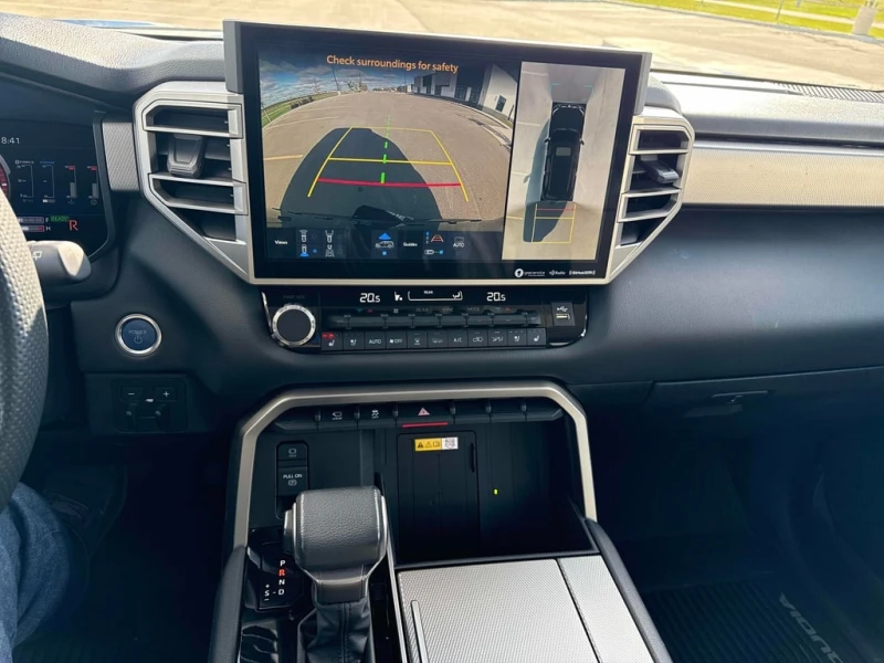 Toyota Sequoia SR5 4WD * CARFAX * БЕЗ ПЪРВОНАЧАЛНА ВНОСКА, снимка 12 - Автомобили и джипове - 53008068