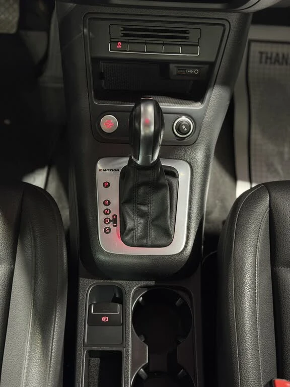 VW Tiguan Comfortline 4Motion АвтоКредит* (ЦЕНА ДО БГ), снимка 11 - Автомобили и джипове - 52620155