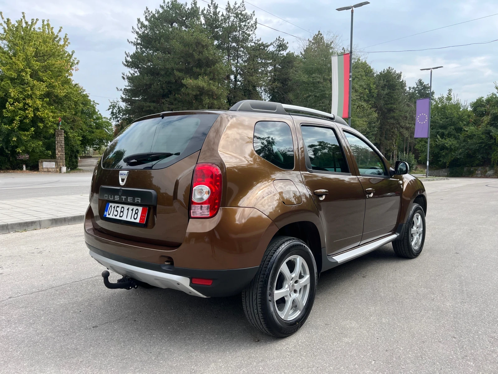 Dacia Duster 1.6i* 175000km* Кожа* Подгрев* A/C - изображение 5