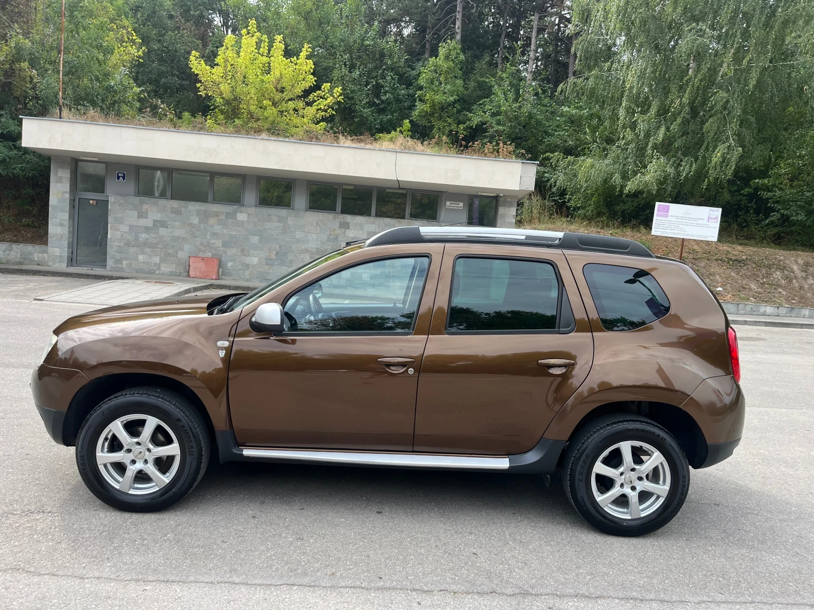 Dacia Duster 1.6i* 175000km* Кожа* Подгрев* A/C - изображение 7