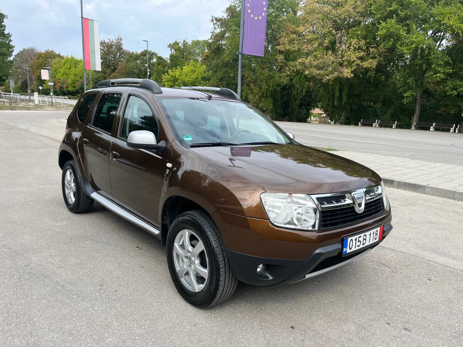 Dacia Duster 1.6i* 175000km* Кожа* Подгрев* A/C - [1] 