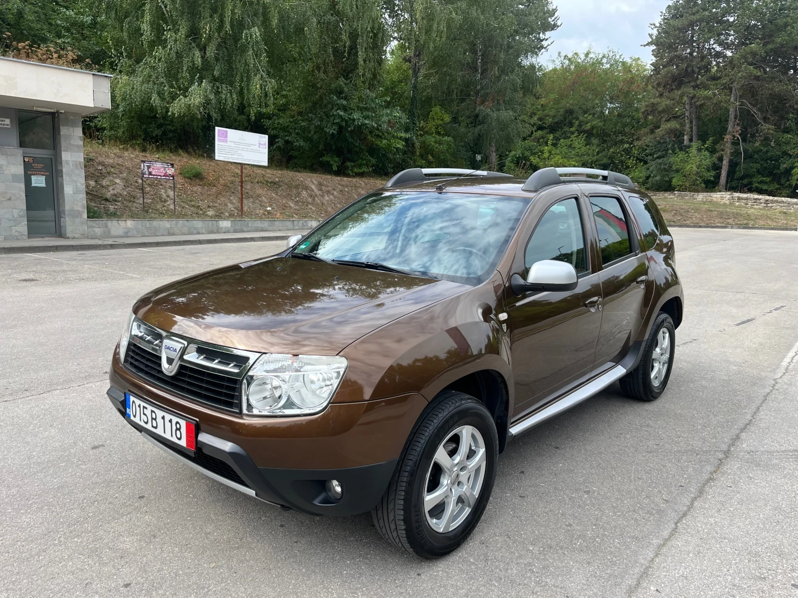 Dacia Duster 1.6i* 175000km* Кожа* Подгрев* A/C - изображение 2