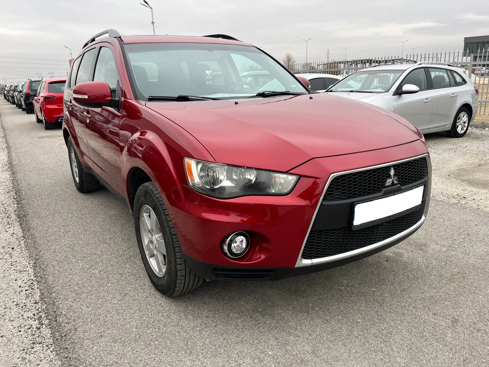 Mitsubishi Outlander 3.0 i 4x4 - изображение 2